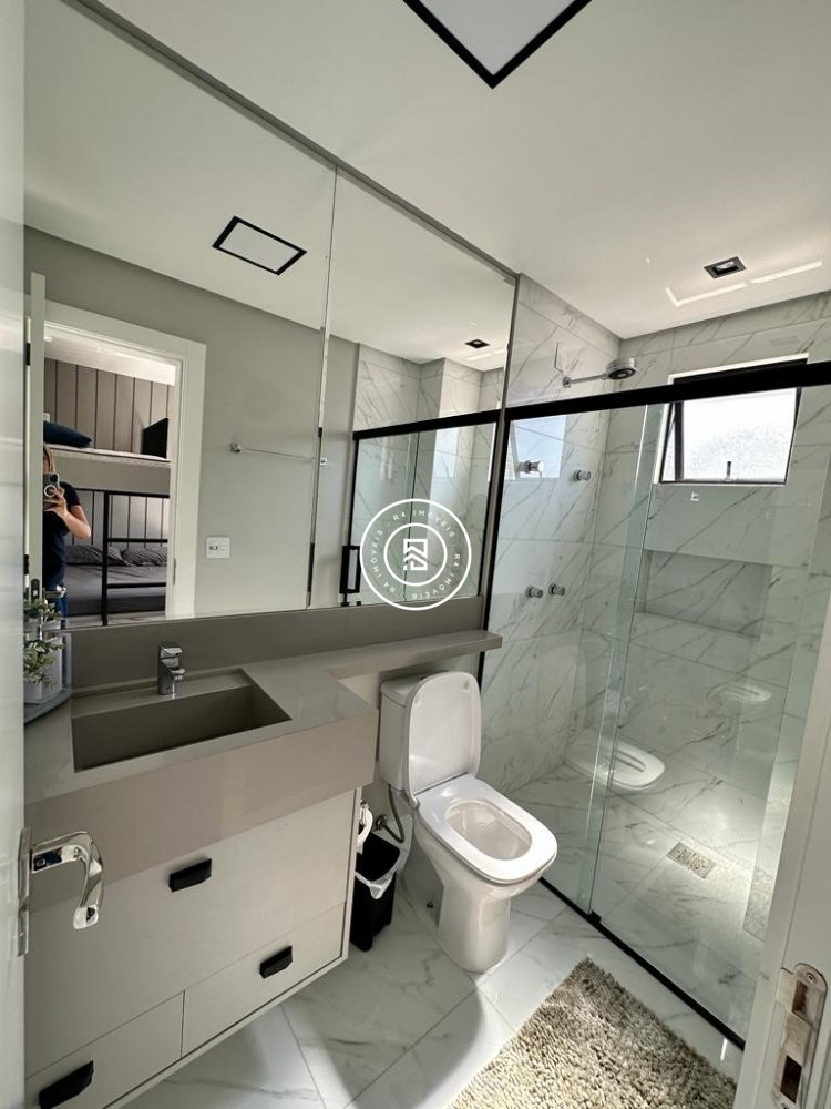 Apartamento mobiliado na Meia Praia