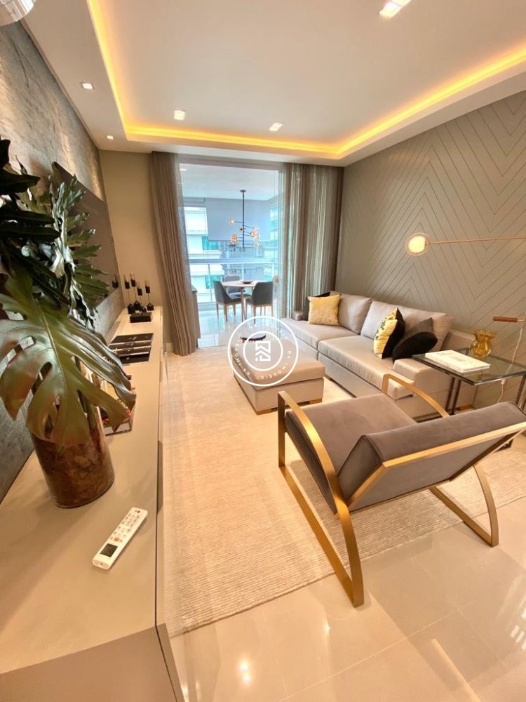 Lindo apartamento na Meia Praia