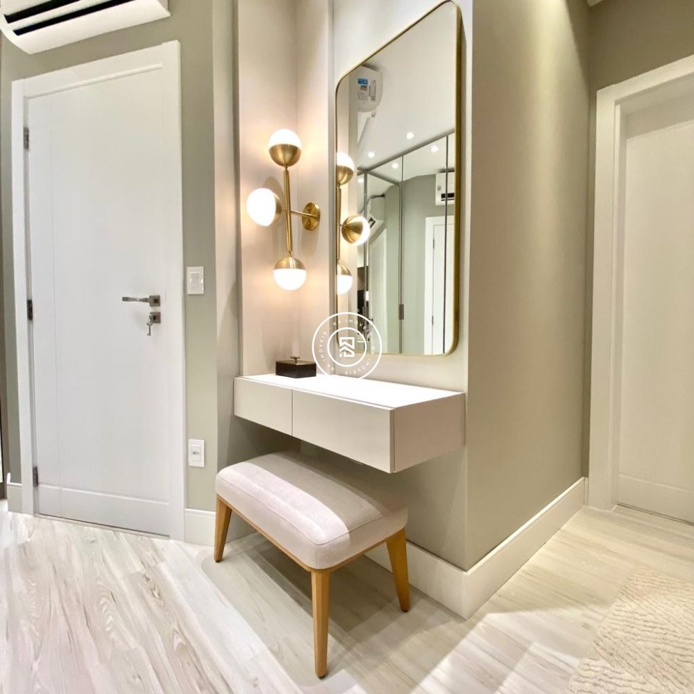 Lindo apartamento na Meia Praia