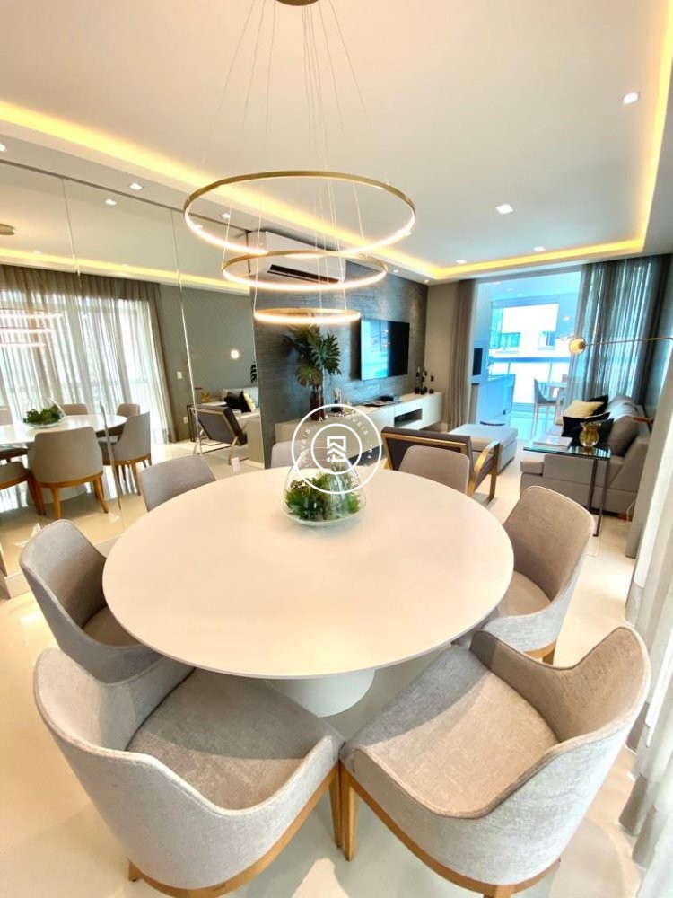 Lindo apartamento na Meia Praia