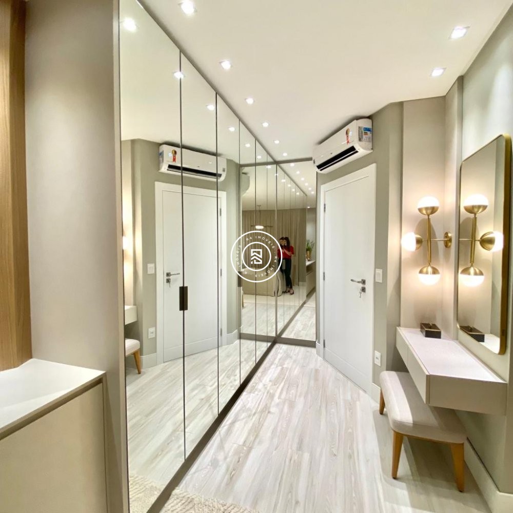 Lindo apartamento na Meia Praia