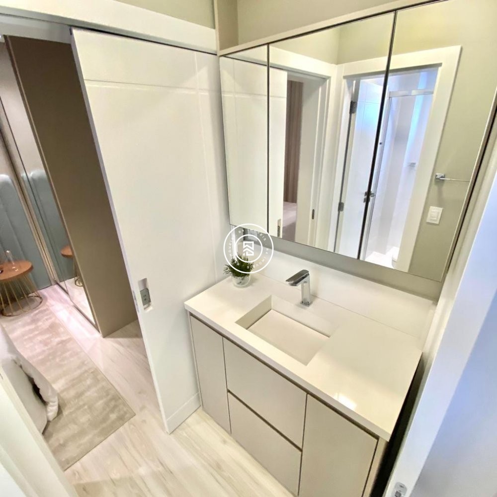 Lindo apartamento na Meia Praia