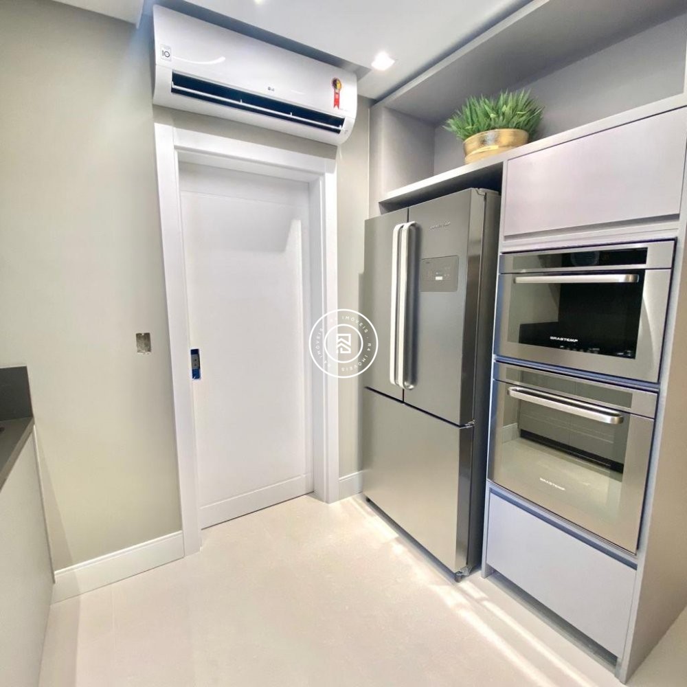 Lindo apartamento na Meia Praia