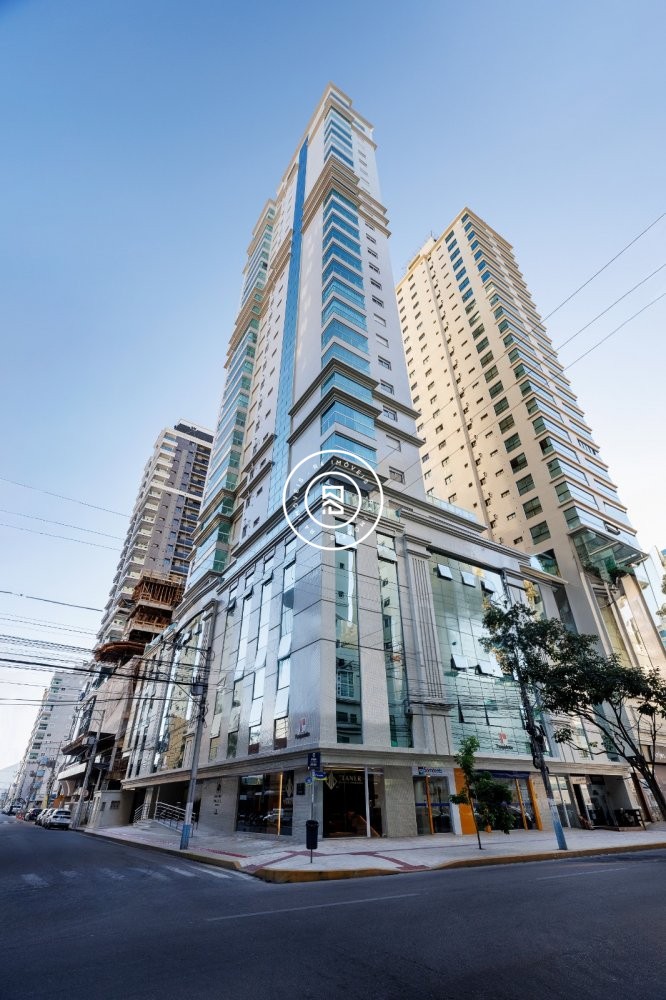 Lindo apartamento na Meia Praia