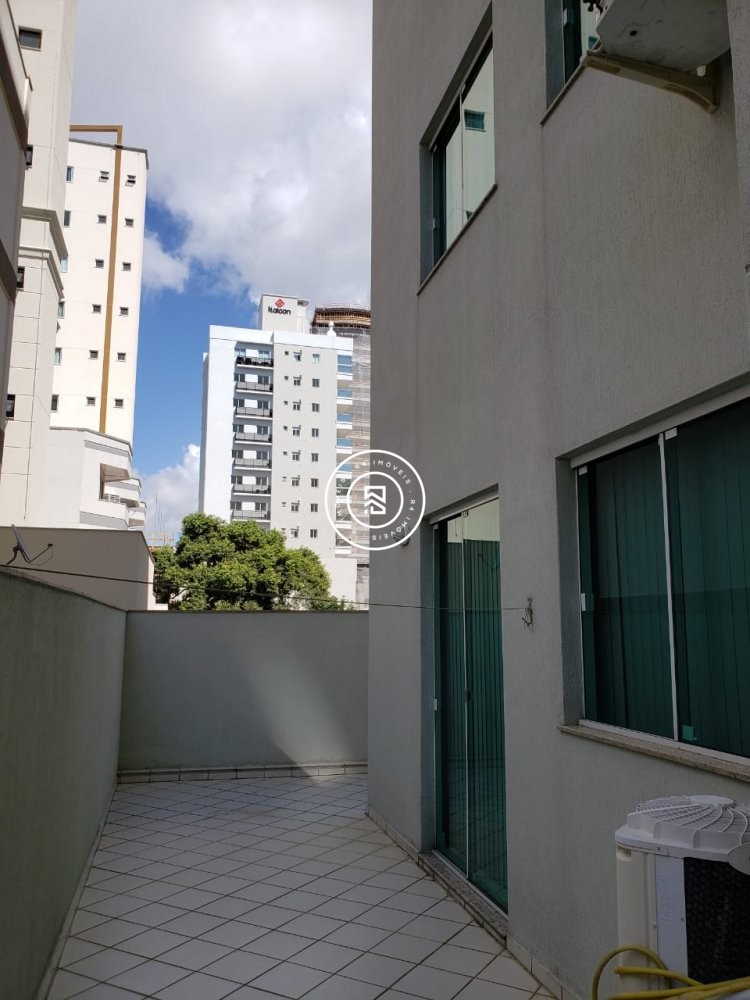 Apto diferenciado na quadra mar