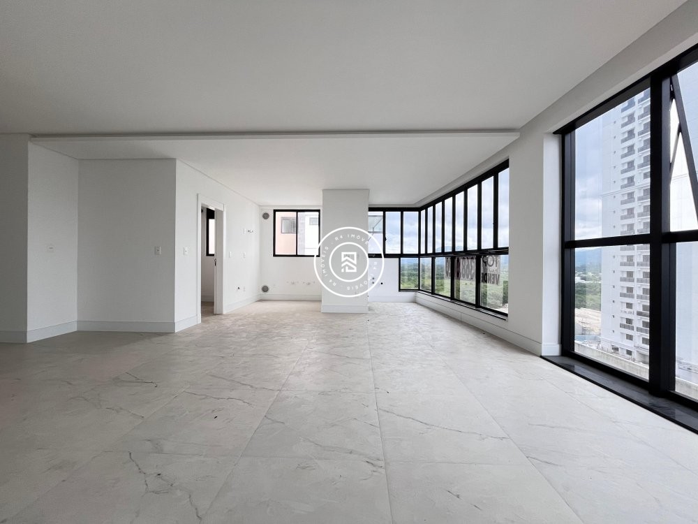 Apto novo na quadra-mar