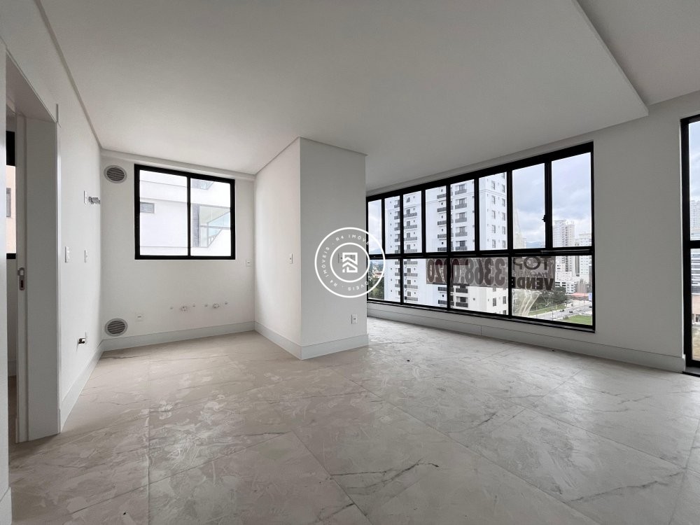 Apto novo na quadra-mar