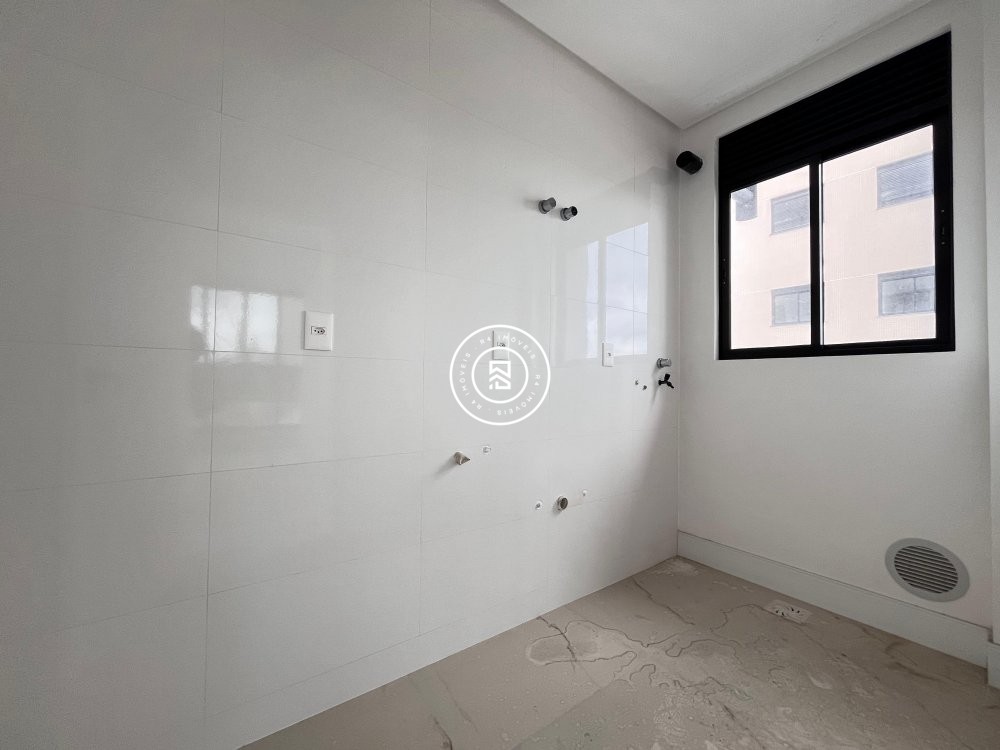 Apto novo na quadra-mar