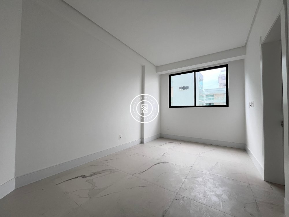 Apto novo na quadra-mar