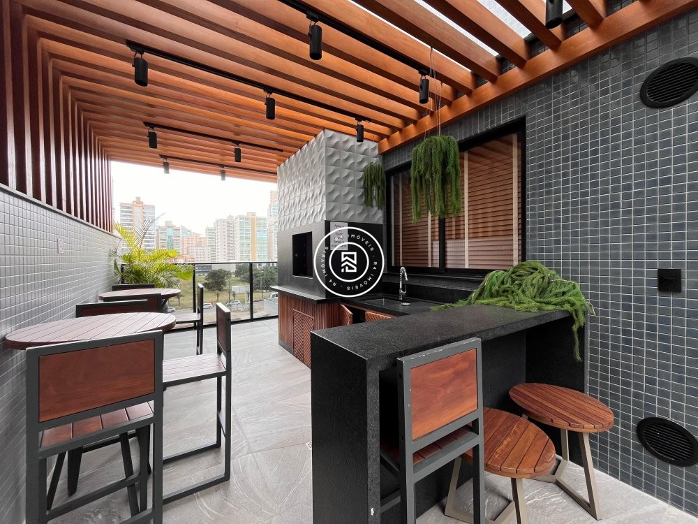 Apto novo na quadra-mar