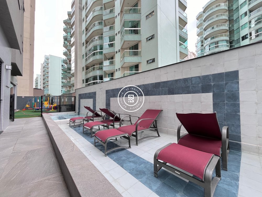 Apto novo na quadra-mar