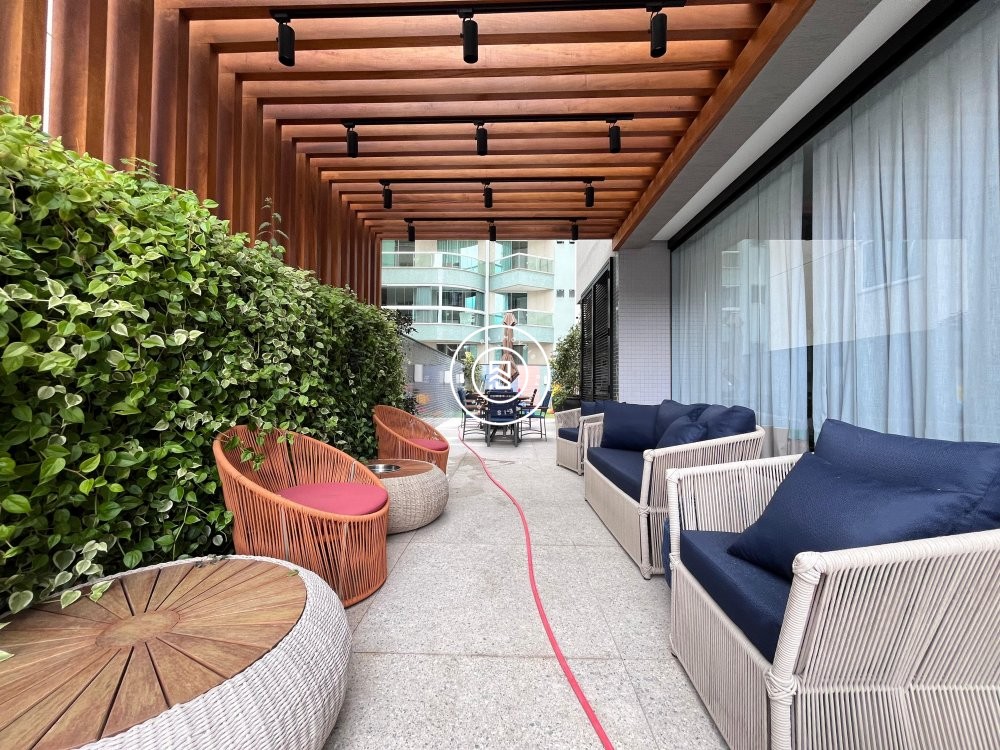 Apto novo na quadra-mar