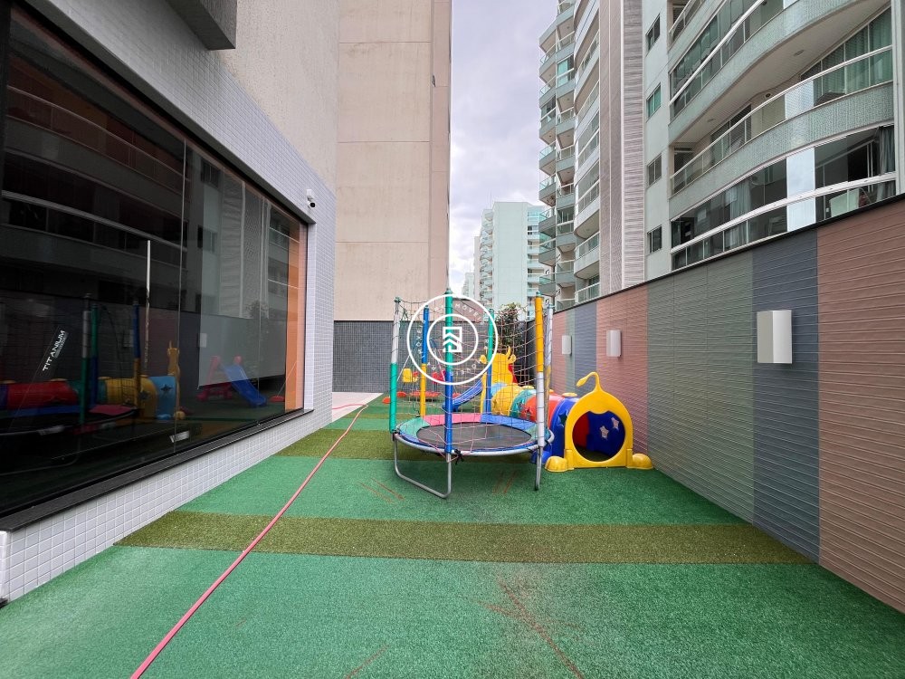 Apto novo na quadra-mar