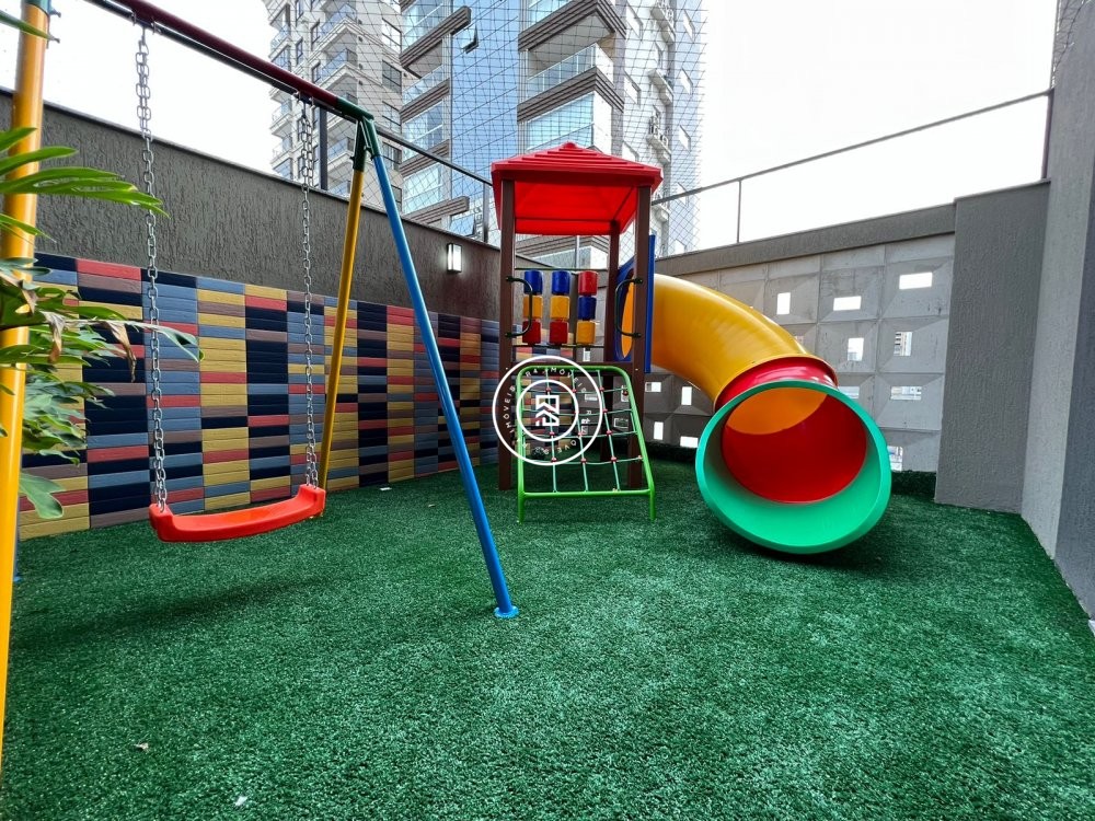 Apto na Meia Praia com moblia 