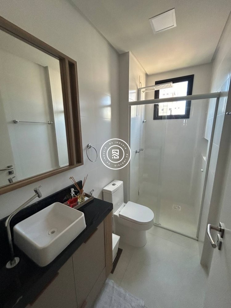 Apto na Meia Praia com moblia 