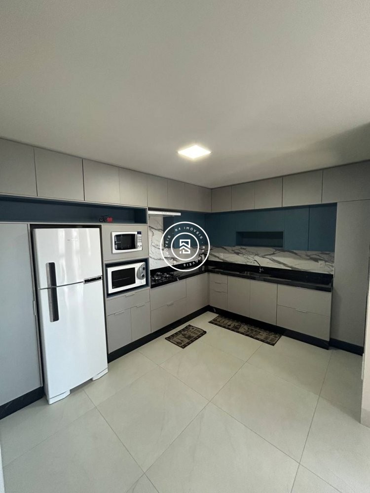 Apto na Meia Praia com moblia 