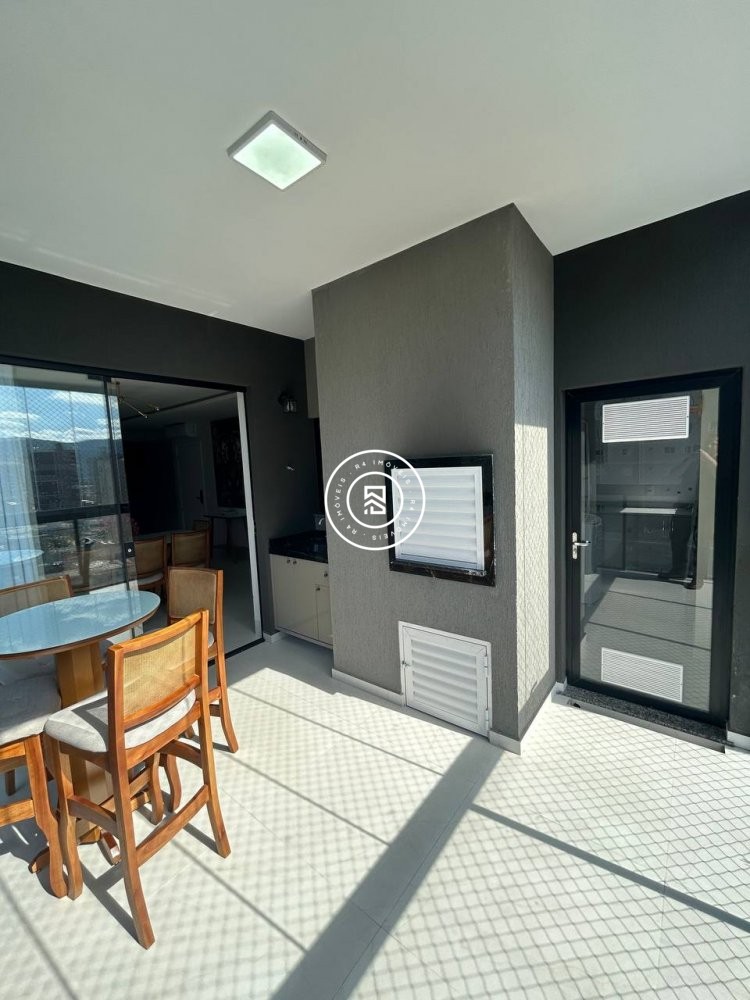 Apto na Meia Praia com moblia 