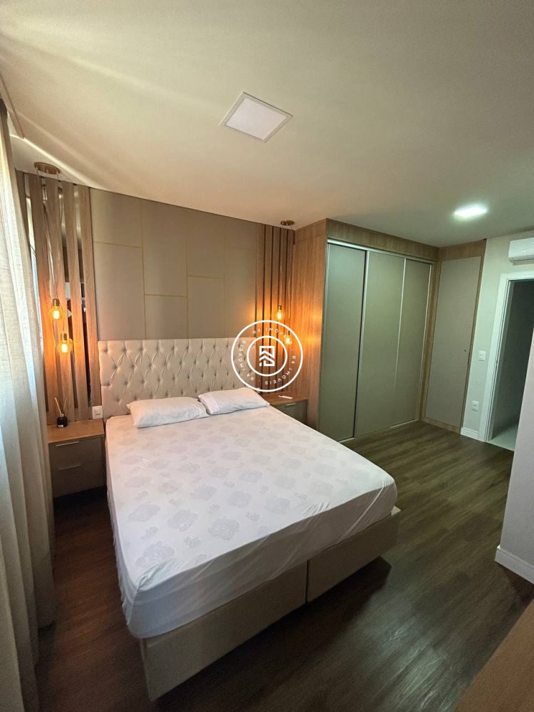 Apto na Meia Praia com moblia 