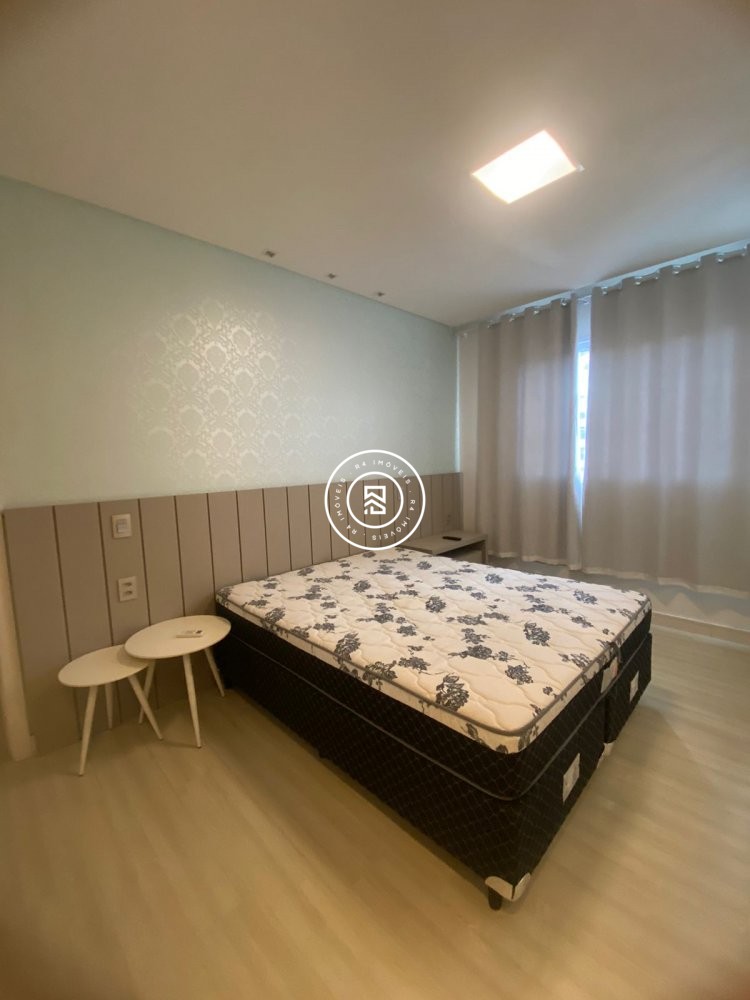 Apartamento na Meia Praia Mobiliado