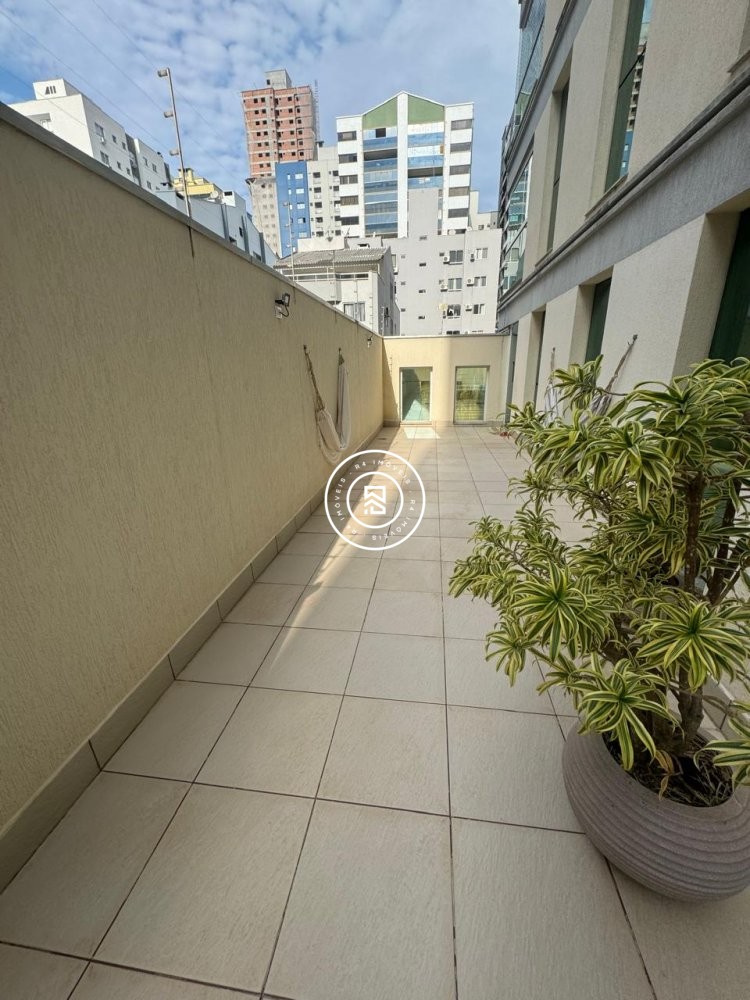 Apartamento mobiliado a 200m do mar