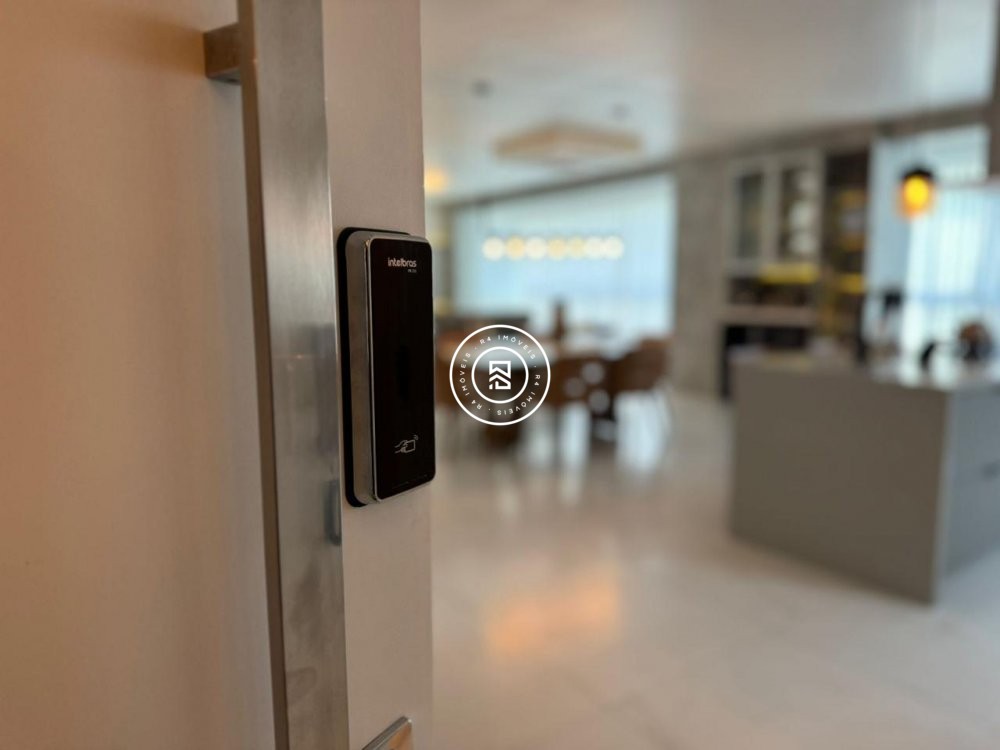 Apartamento finamente mobiliado na Meia Praia