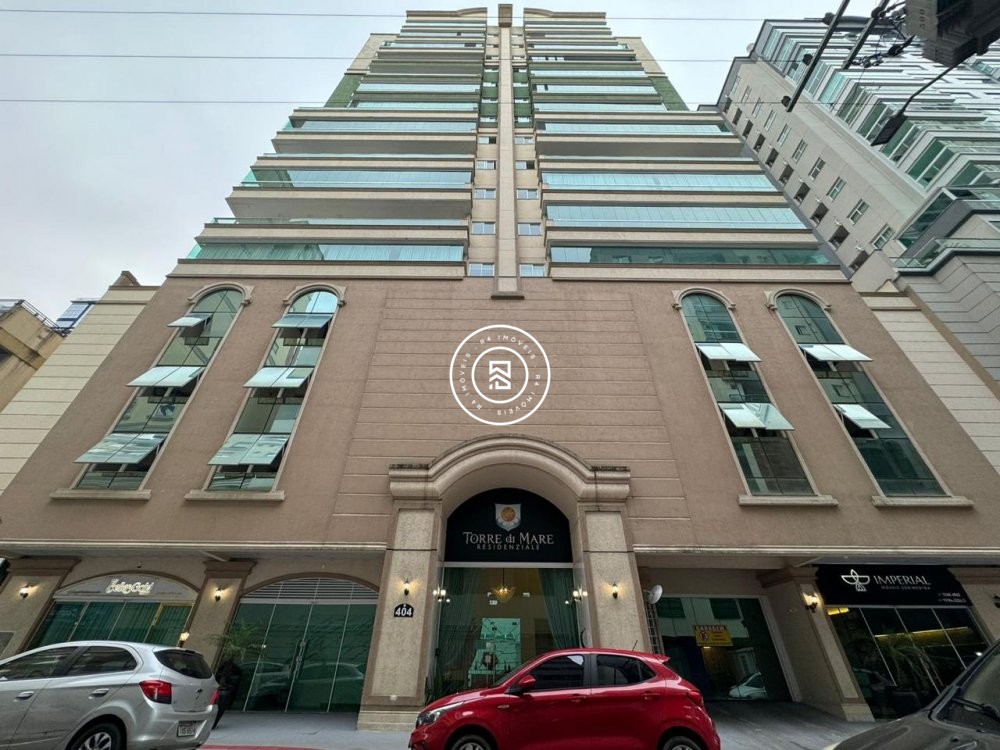 Apartamento finamente mobiliado na Meia Praia