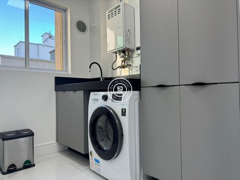 Apartamento finamente mobiliado na Meia Praia