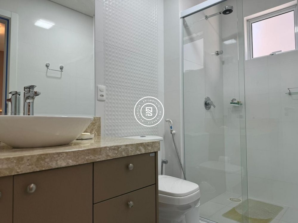 Apartamento finamente mobiliado na Meia Praia