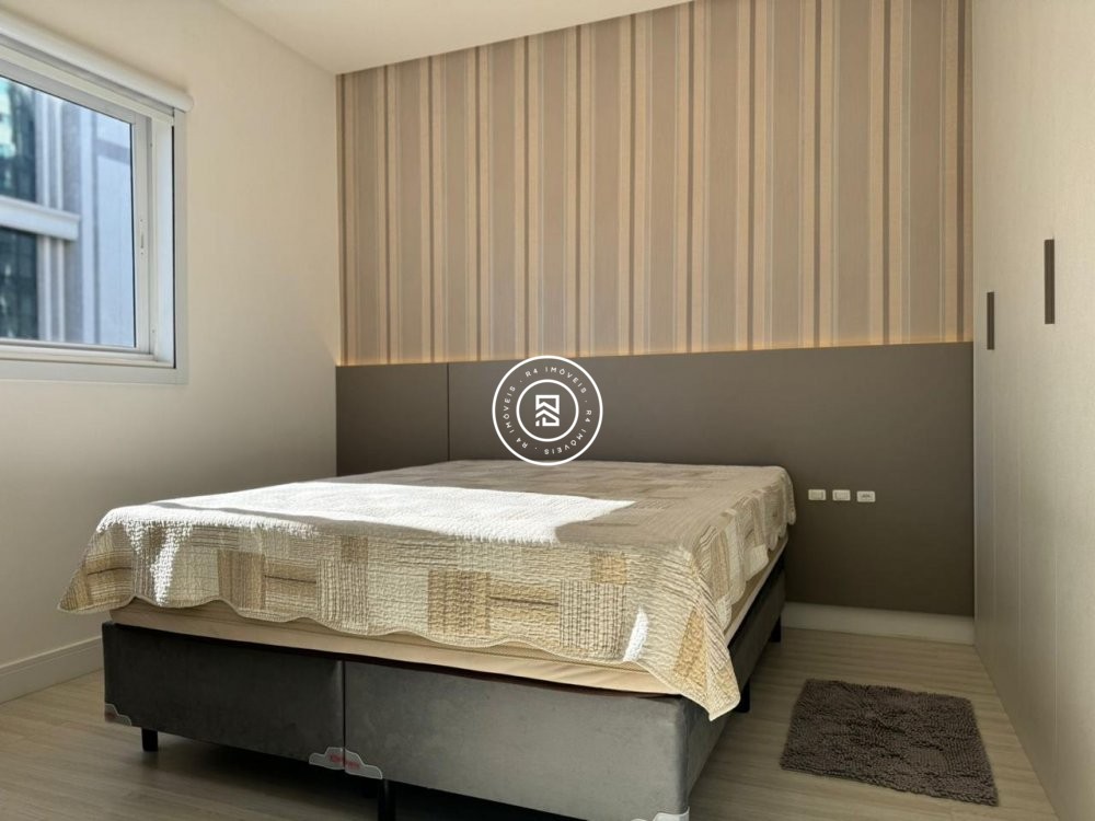 Apartamento finamente mobiliado na Meia Praia