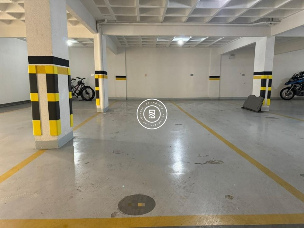 Apartamento finamente mobiliado na Meia Praia