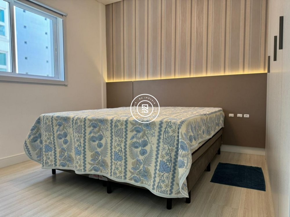 Apartamento finamente mobiliado na Meia Praia