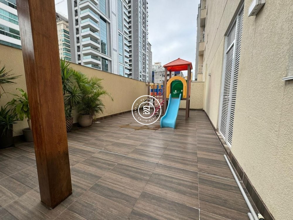 Apartamento finamente mobiliado na Meia Praia