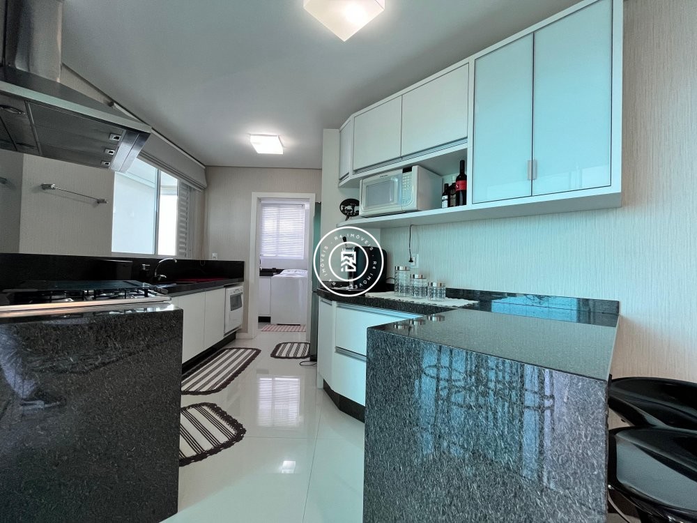 Apto frente mar com 04 sutes