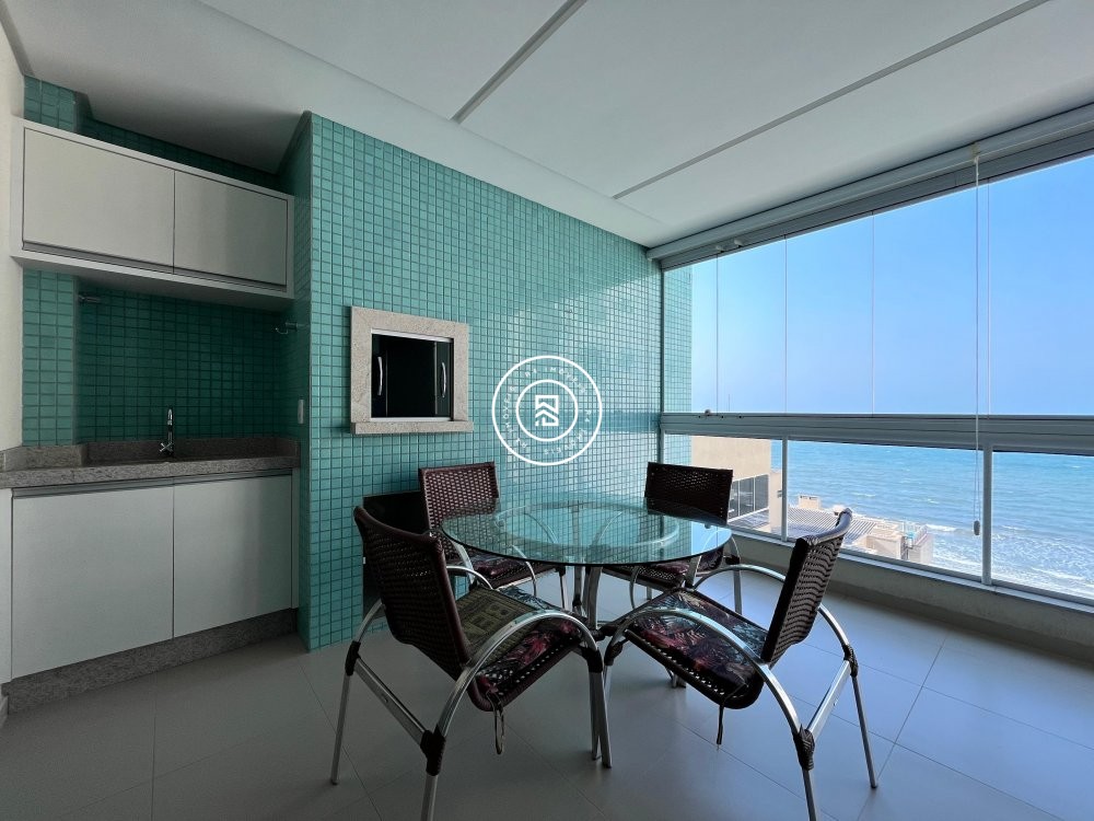 Apto frente mar com 04 sutes