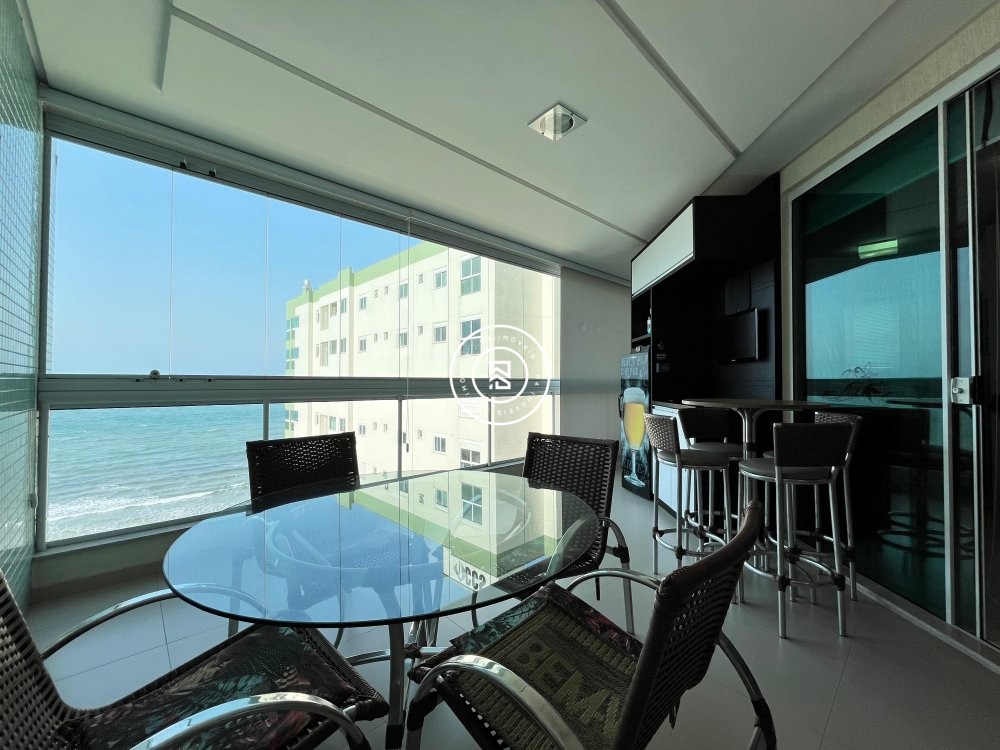 Apto frente mar com 04 sutes
