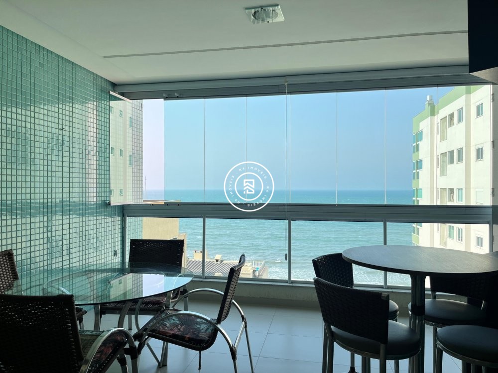 Apto frente mar com 04 sutes