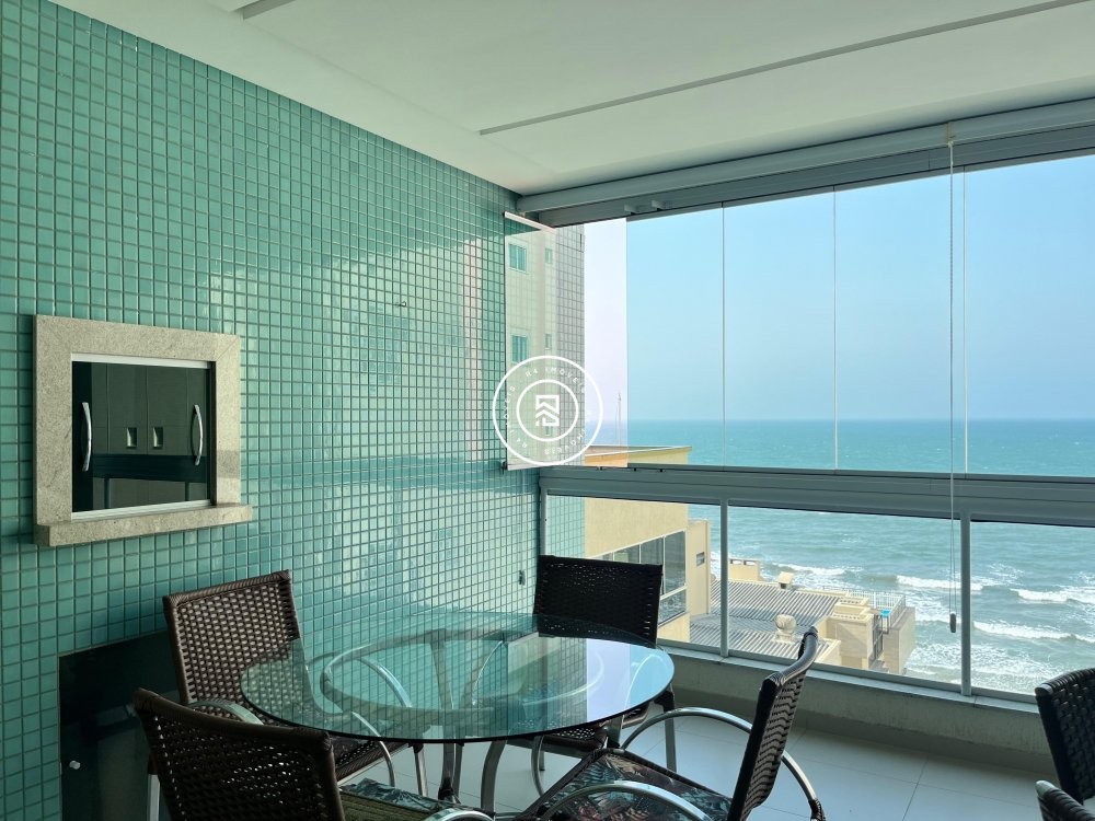 Apto frente mar com 04 sutes