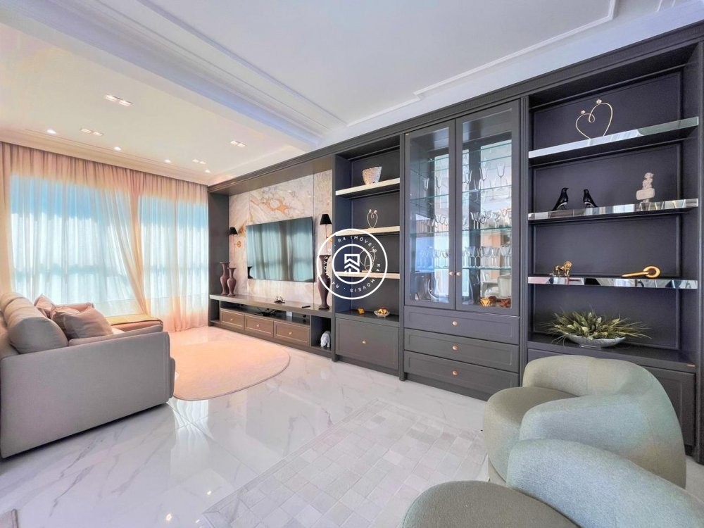 Apartamento finamente mobiliado na Meia Praia