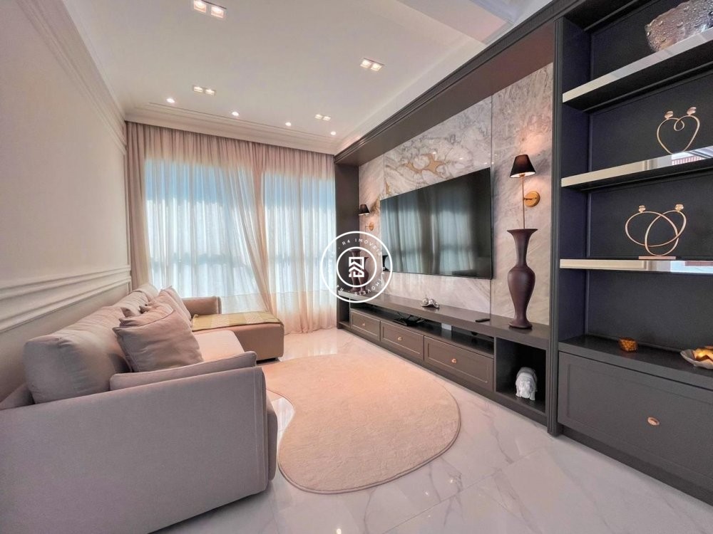 Apartamento finamente mobiliado na Meia Praia