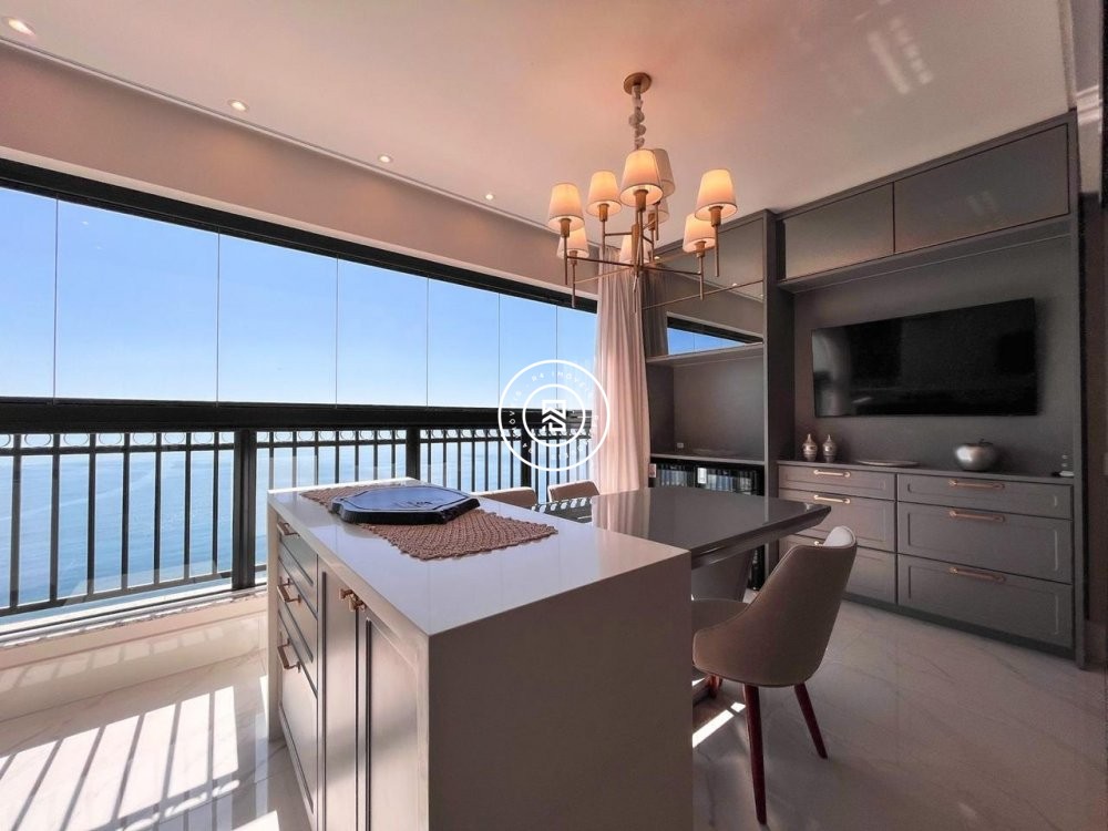 Apartamento finamente mobiliado na Meia Praia