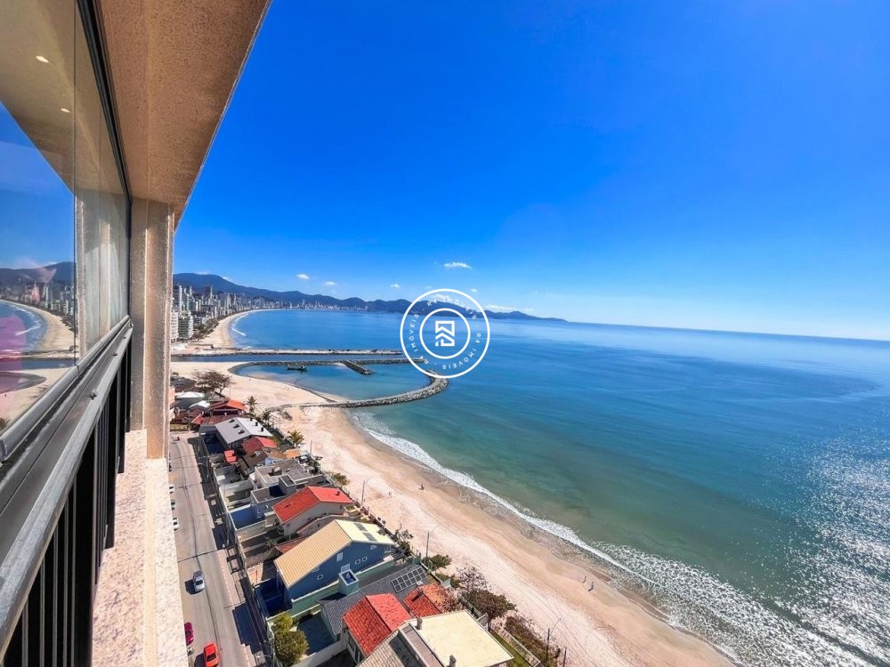 Apartamento finamente mobiliado na Meia Praia