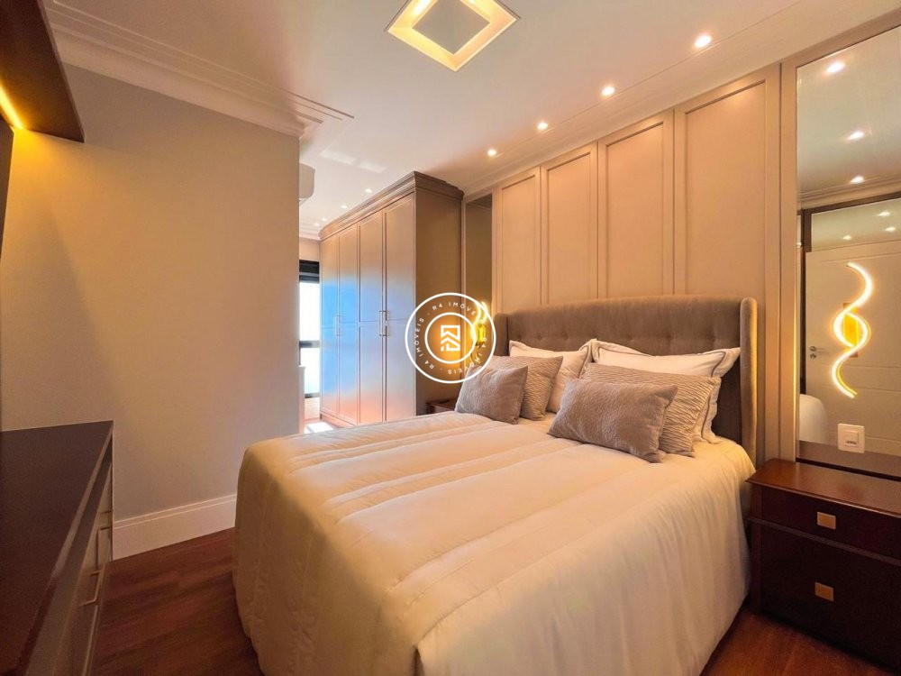 Apartamento finamente mobiliado na Meia Praia