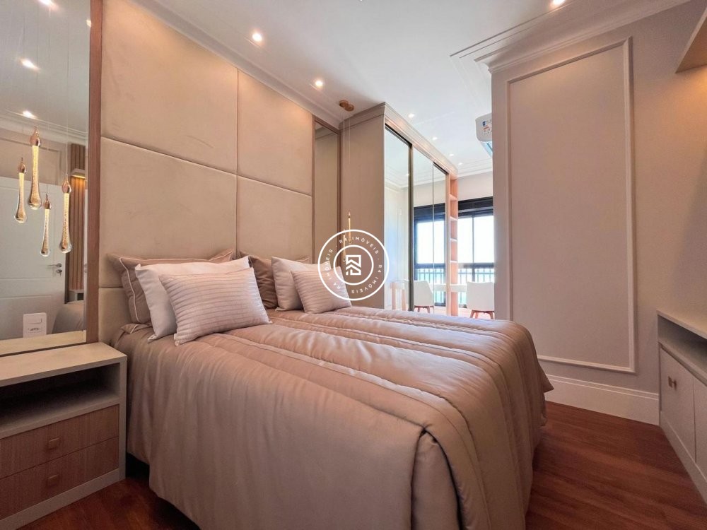 Apartamento finamente mobiliado na Meia Praia