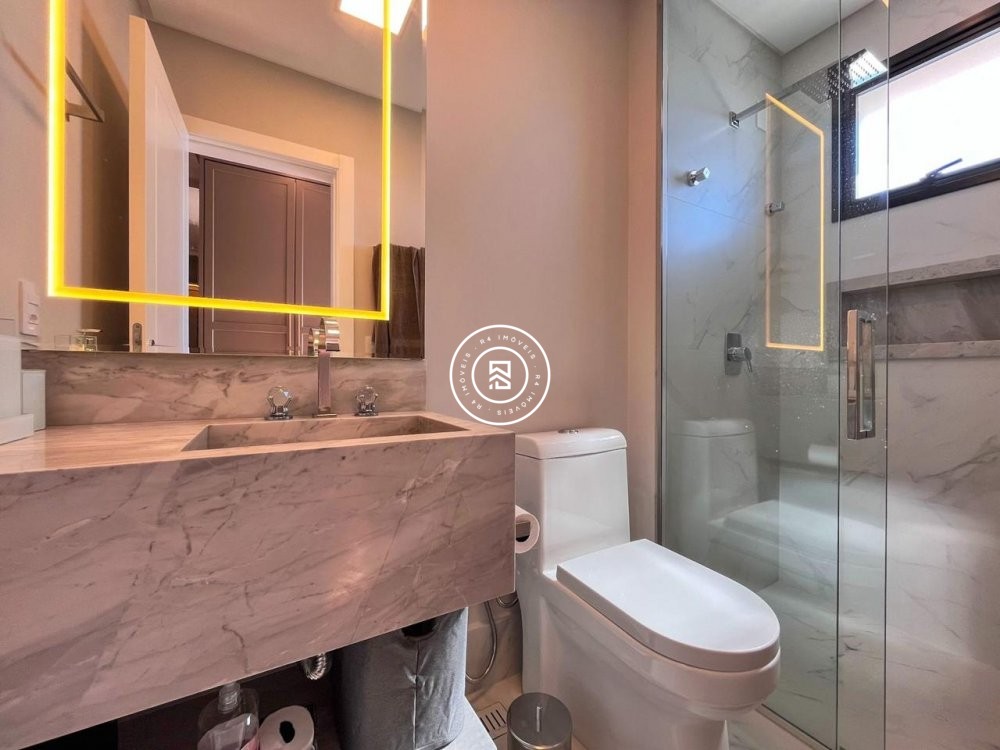 Apartamento finamente mobiliado na Meia Praia