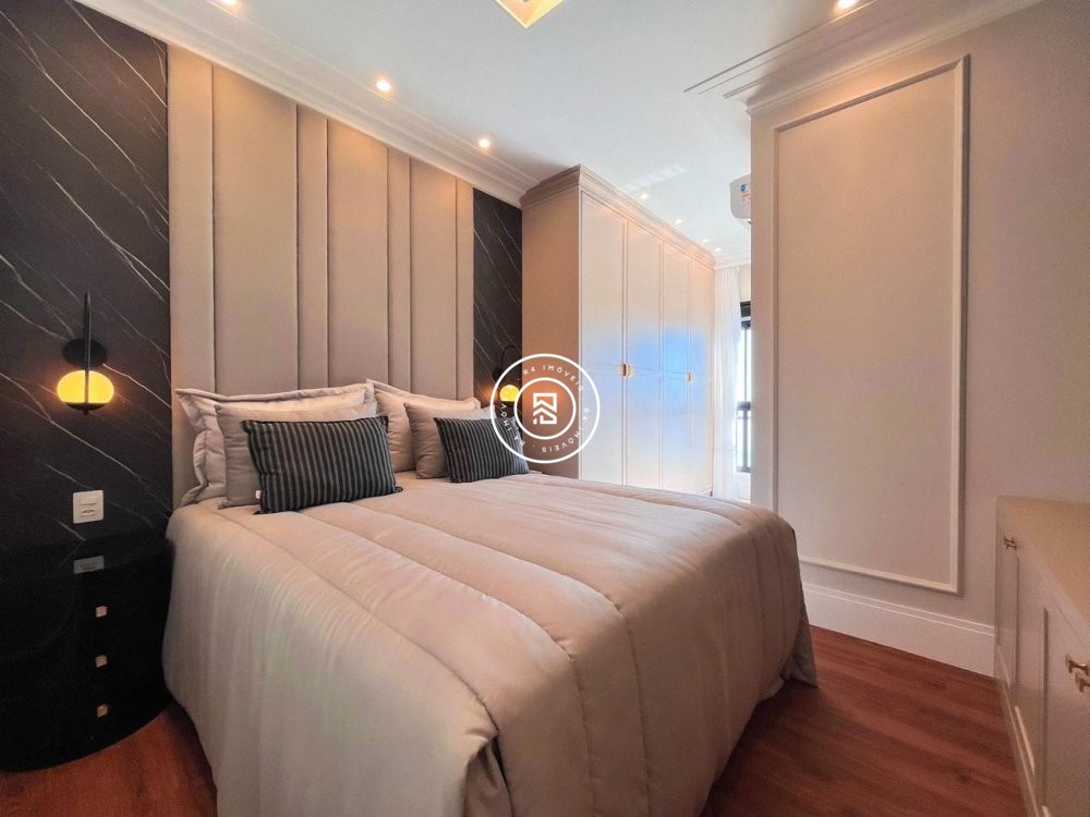 Apartamento finamente mobiliado na Meia Praia