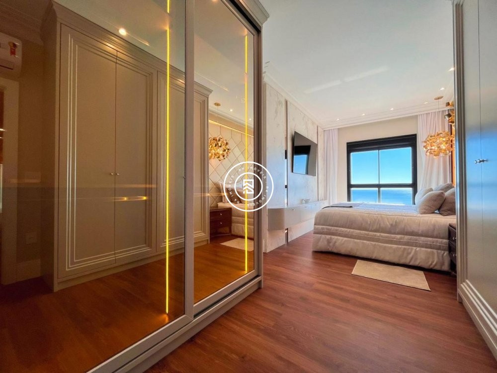 Apartamento finamente mobiliado na Meia Praia