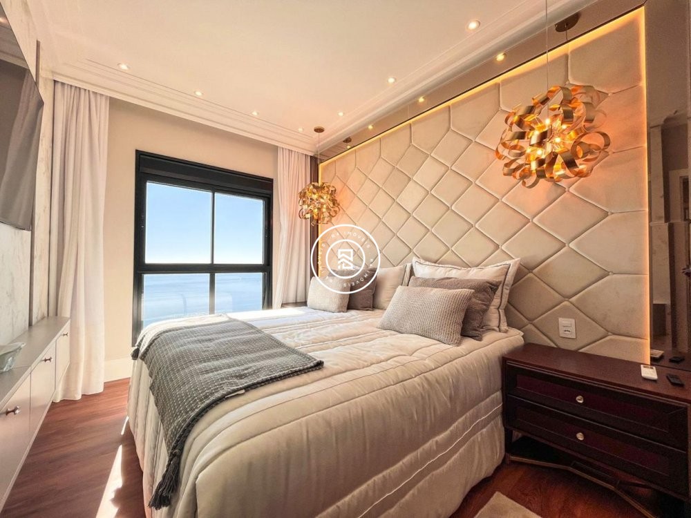 Apartamento finamente mobiliado na Meia Praia