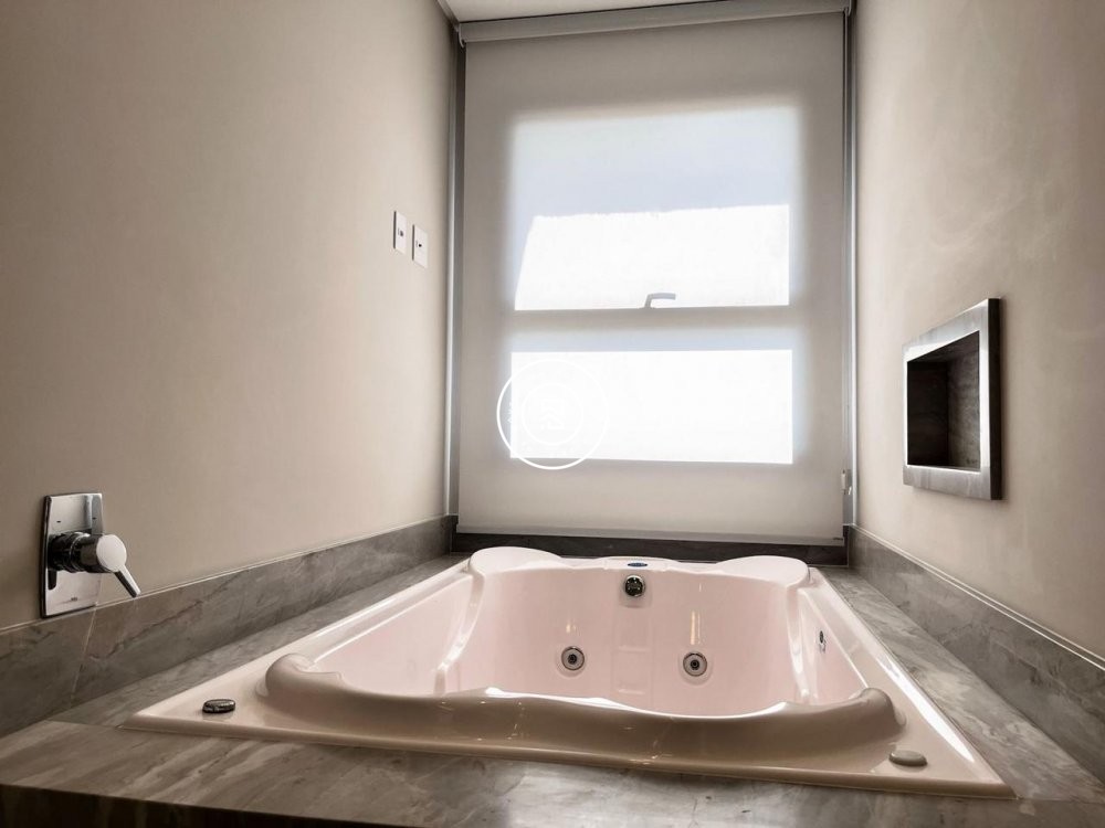 Apartamento finamente mobiliado na Meia Praia