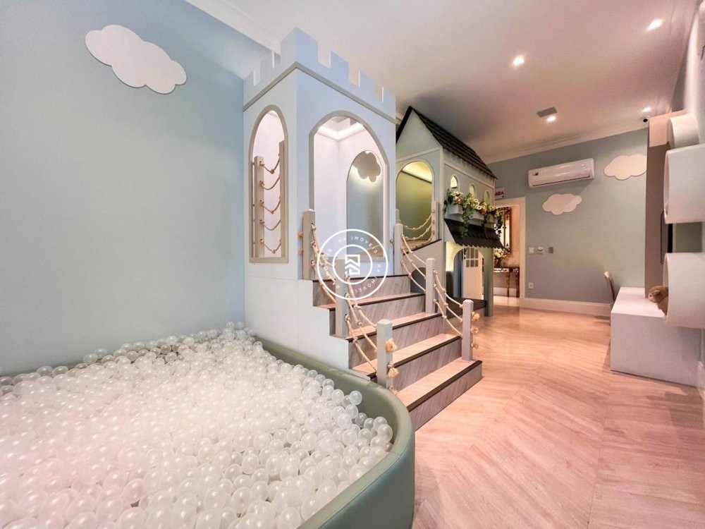 Apartamento finamente mobiliado na Meia Praia