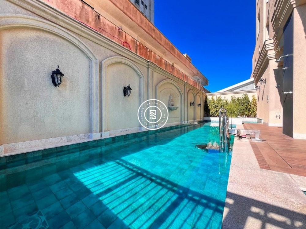 Apartamento finamente mobiliado na Meia Praia